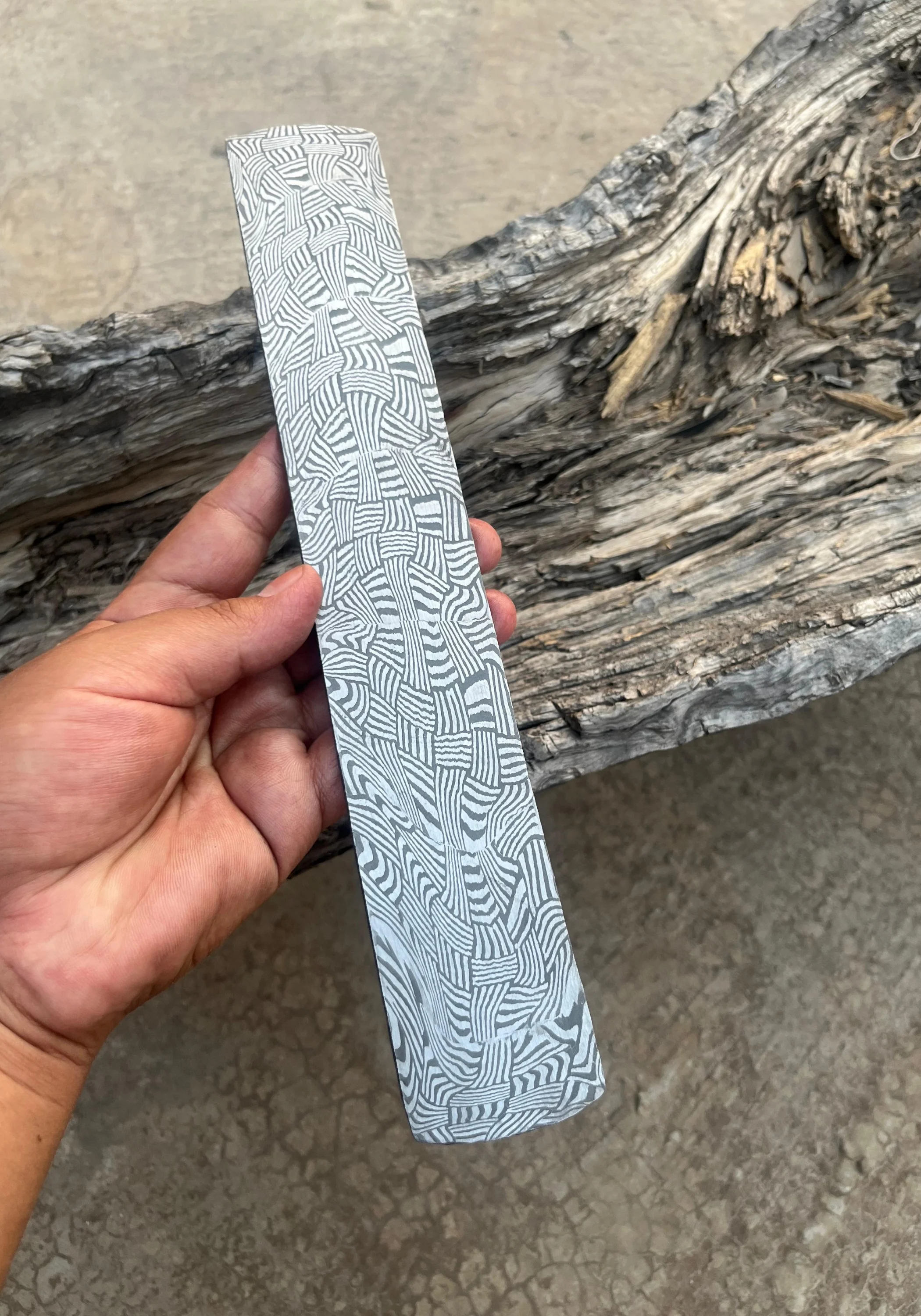 Hand holding Damascus steel billet with basket weave mosaic pattern – 280mm x 50mm x 3.4mm – knife making bar